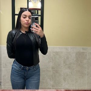 Meet your Posher, Chrisly